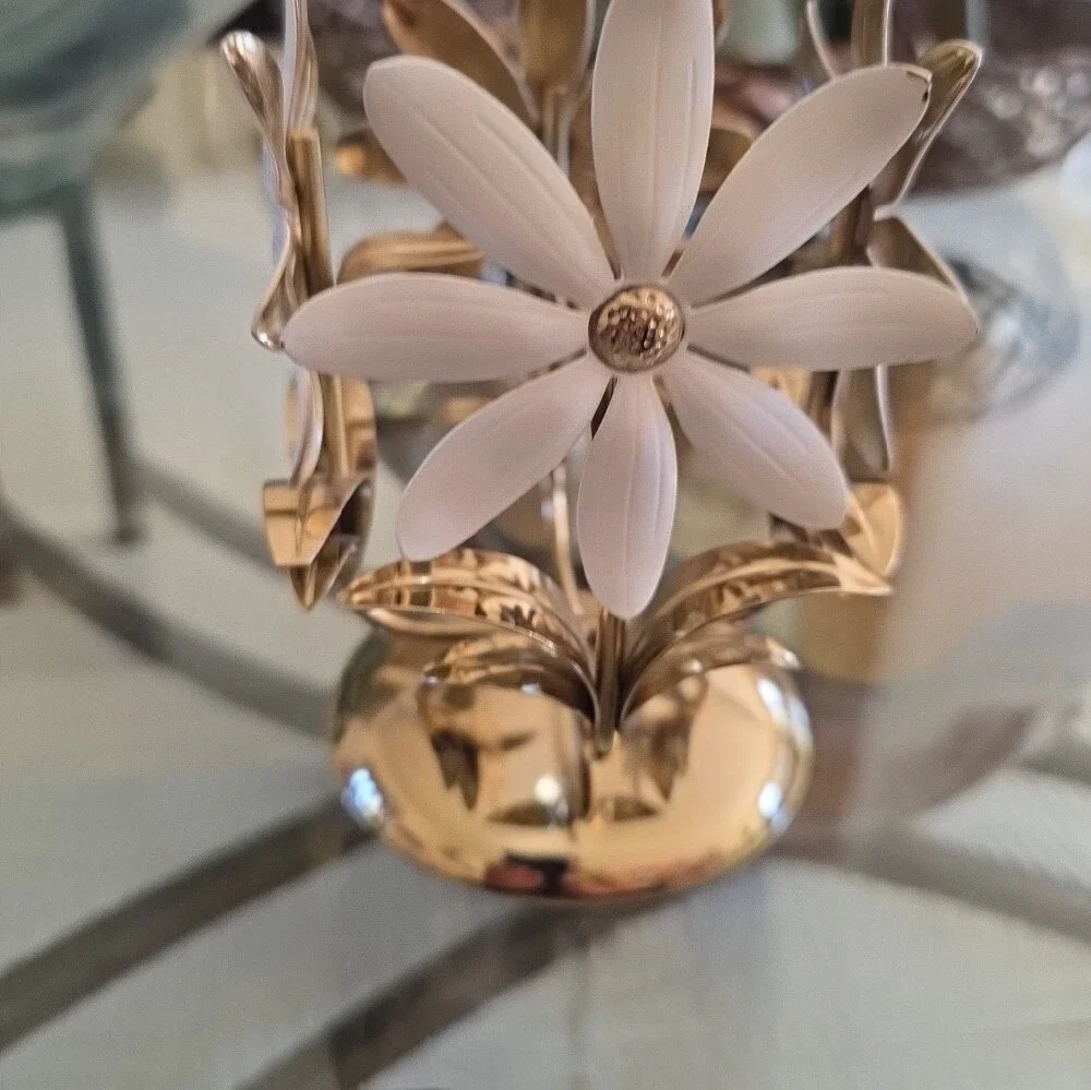 BATH & BODY WORKS Candle Holder White Daisy Gold Pedestal Metal. - Picture 3 of 6
